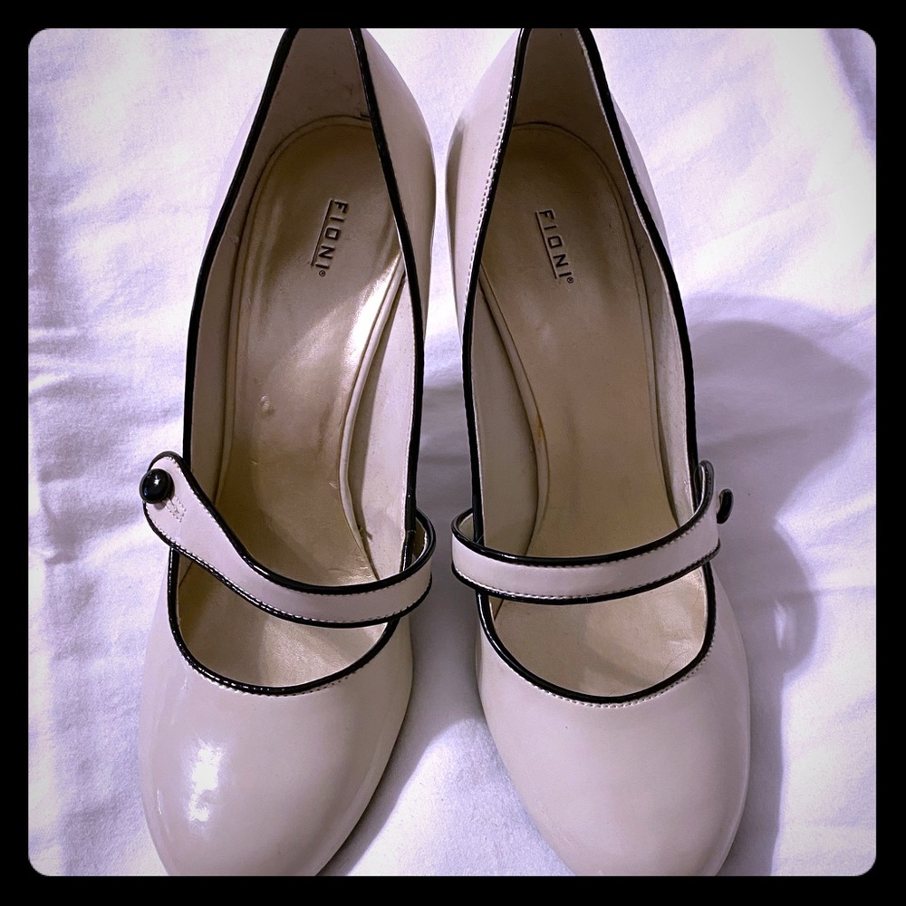 Cream Mary Jane Heels (8.5)